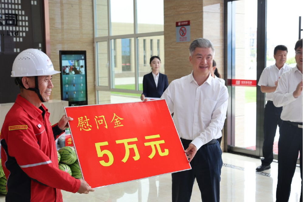 自治区党委副书记庄严一行深入3377体育官网走访慰问一线职工